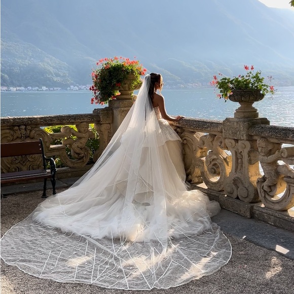 The Atelier by Jimmy Choo Wedding Gown & Veil Custom Made - Picture 2 of 10